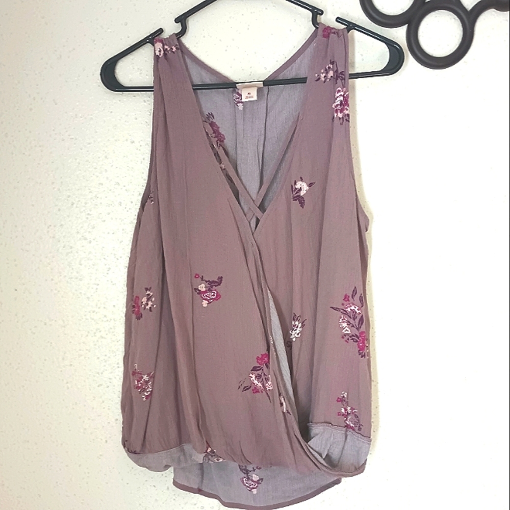 💜Mossimo Floral Purple Drape Style Top (XL)